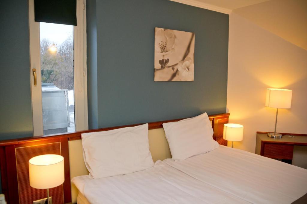 Old Lake Golf Hotel Tata Room photo